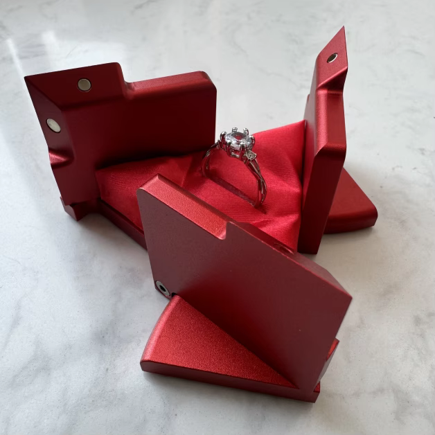 Luxury Ring Box Magnetic Reveal (Red)