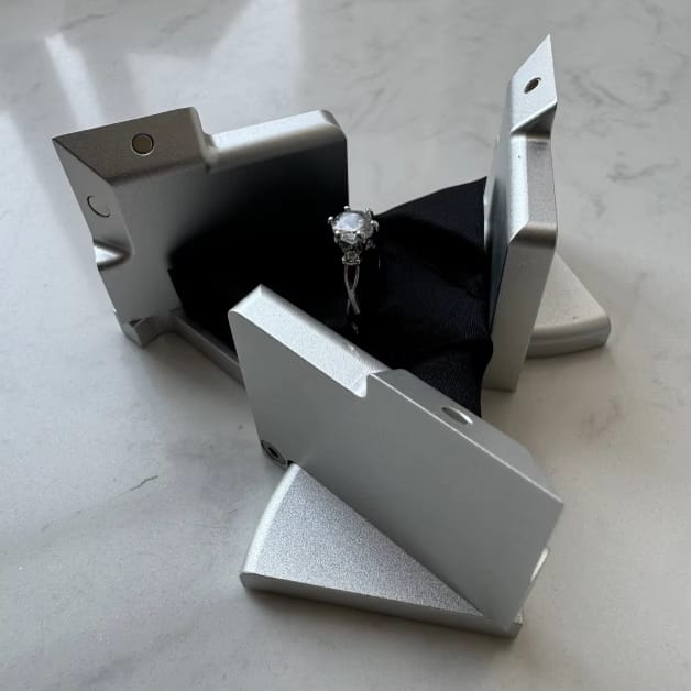 Luxury Ring Box Magnetic Reveal (Silver)