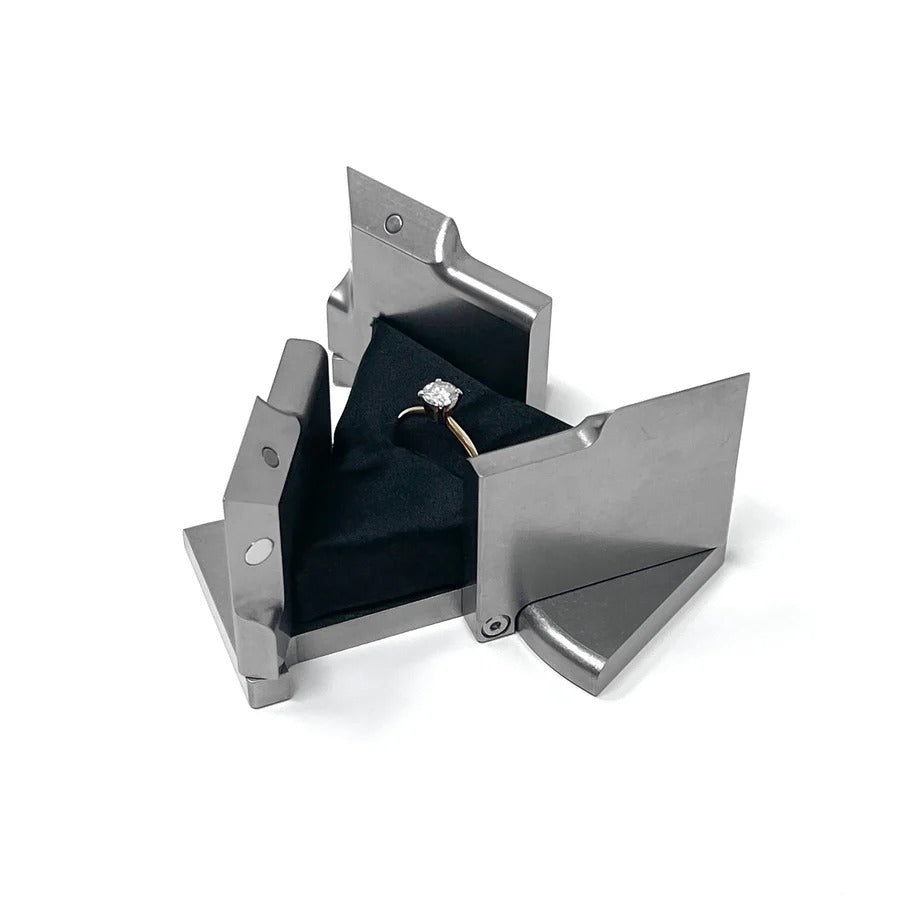 Luxury Ring Box Magnetic Reveal (Silver)